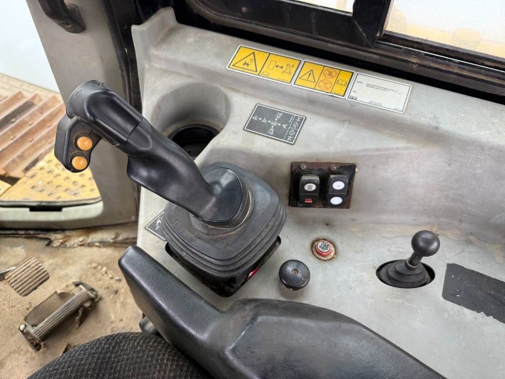 CAT D6T XW - 6 Way Blade / CE + EPA / Airco