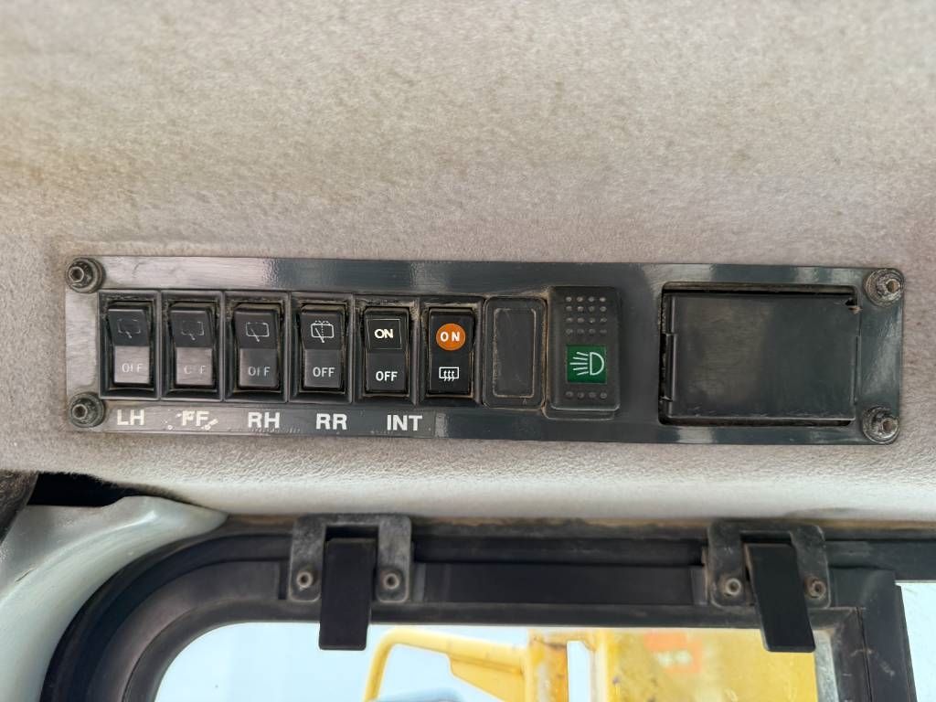 Komatsu D61PX15 - 6 Way + Folding Blade / CE + EPA / AC