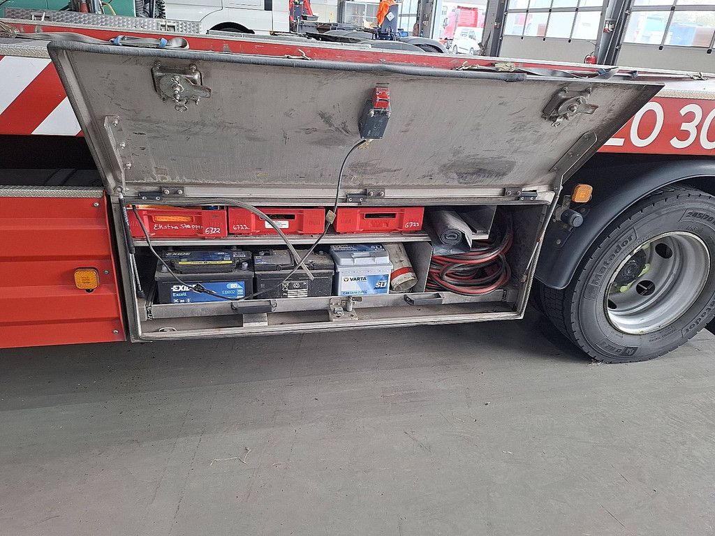 M.A.N. 12.220 TGL bottie platform+tow