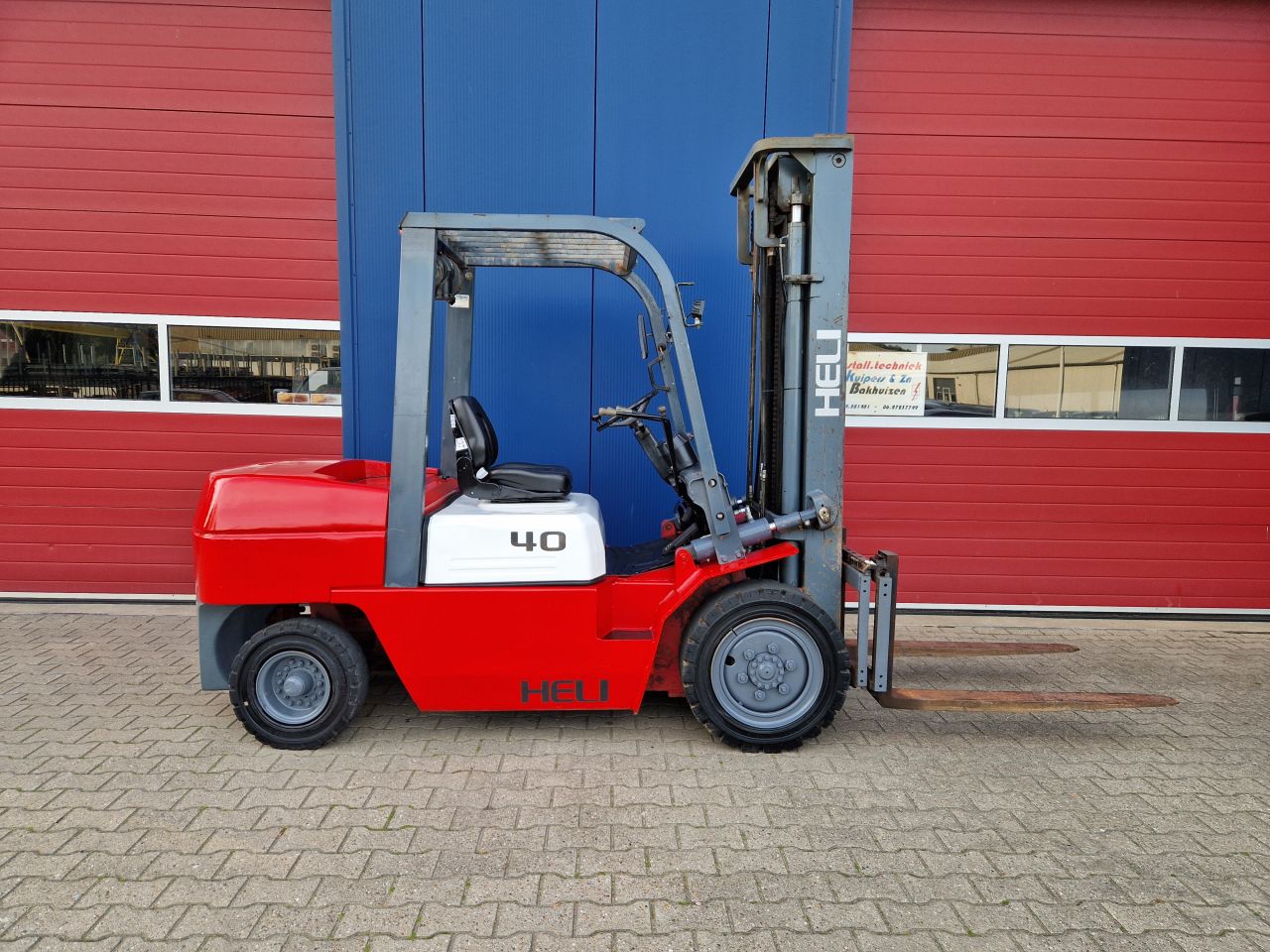 HELI CPCD 40 HEFTRUCK DIESEL 4 TONS TRIPLOMAST BOUWJAAR 2021