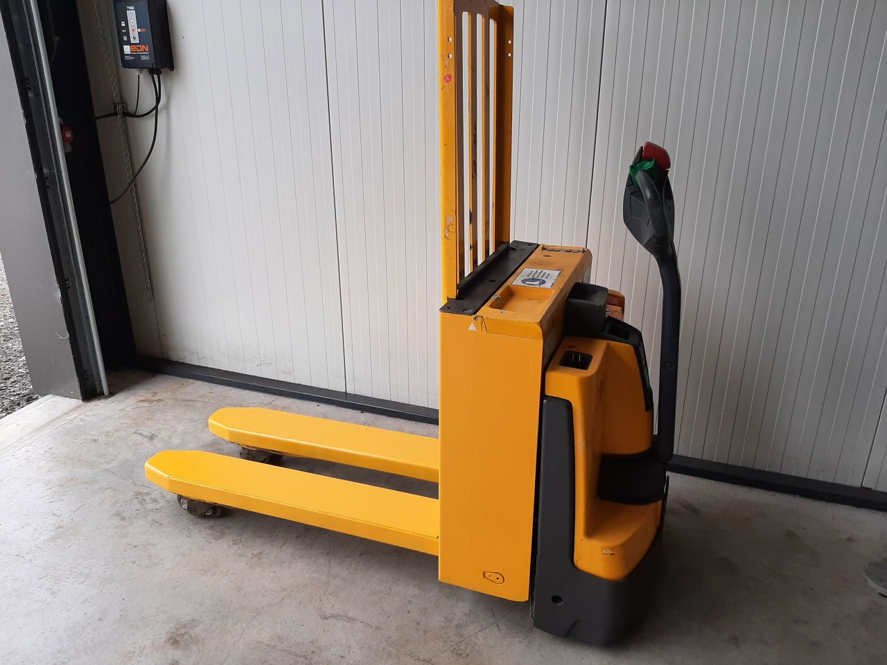 Jungheinrich EJE C20 elektrische palletheffer hefhoogte tot 75 c