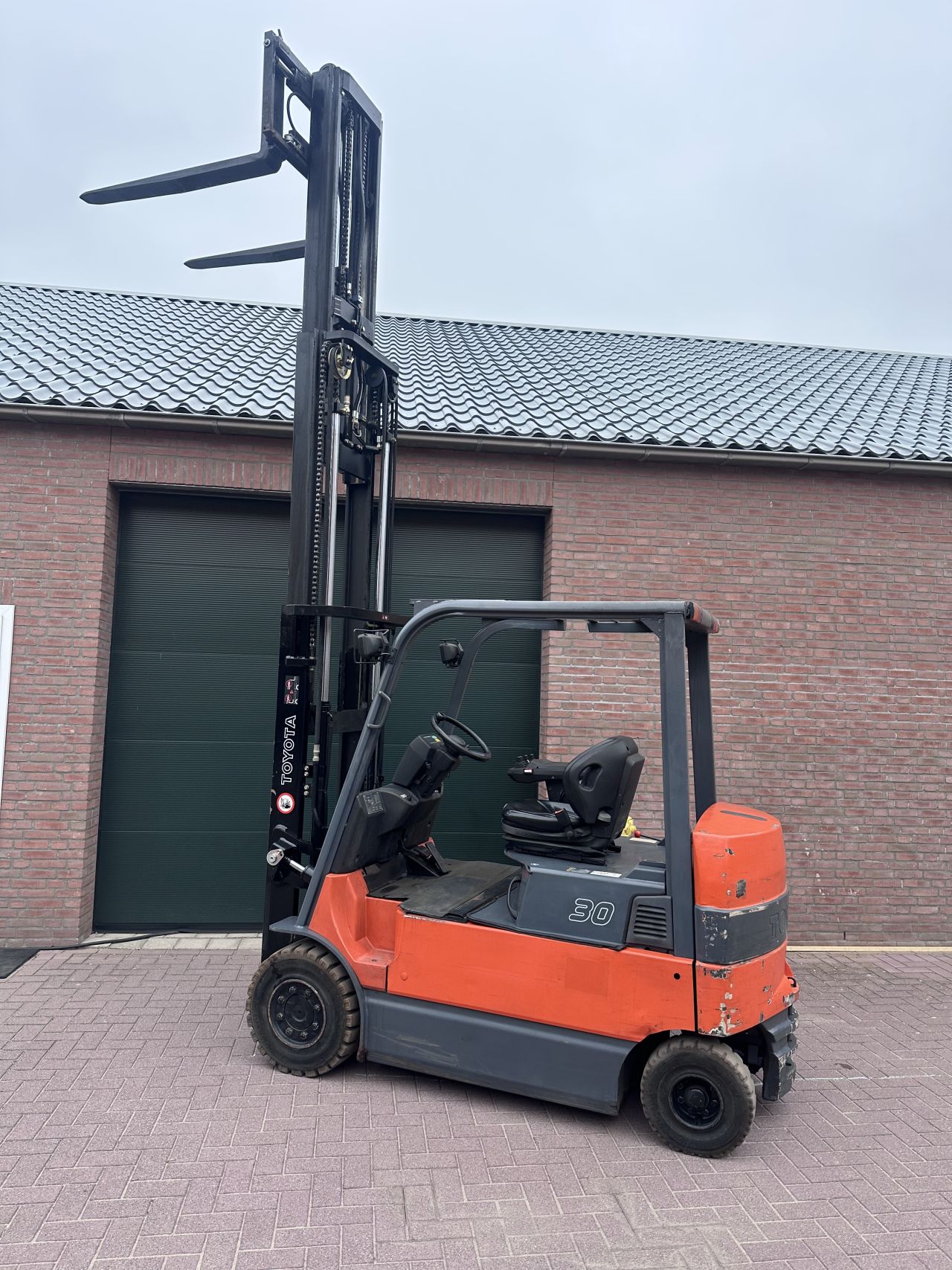 Toyota 7FBMF30 2600 uur accu 85% triplo elektrische heftruck