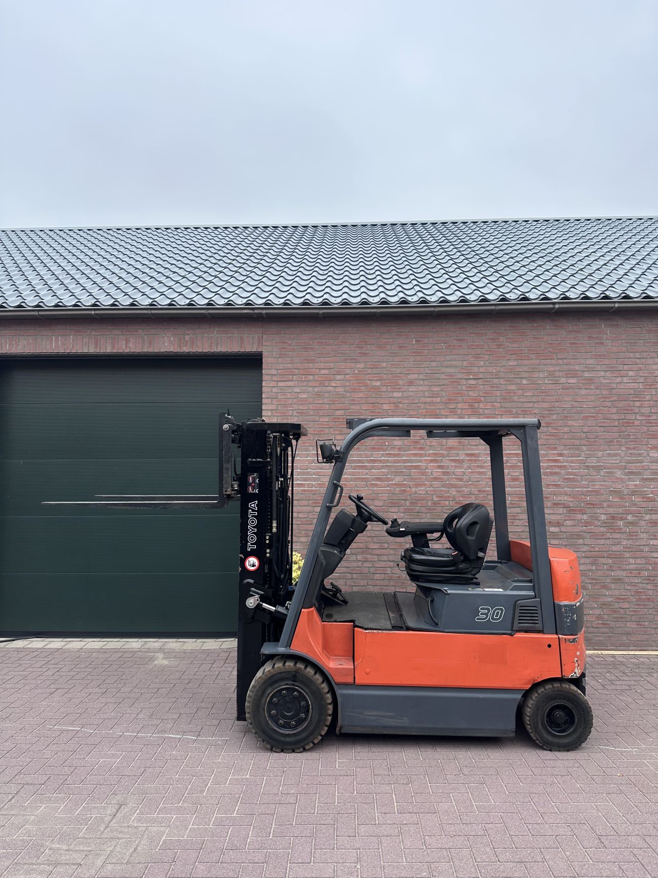Toyota 7FBMF30 2600 uur accu 85% triplo elektrische heftruck