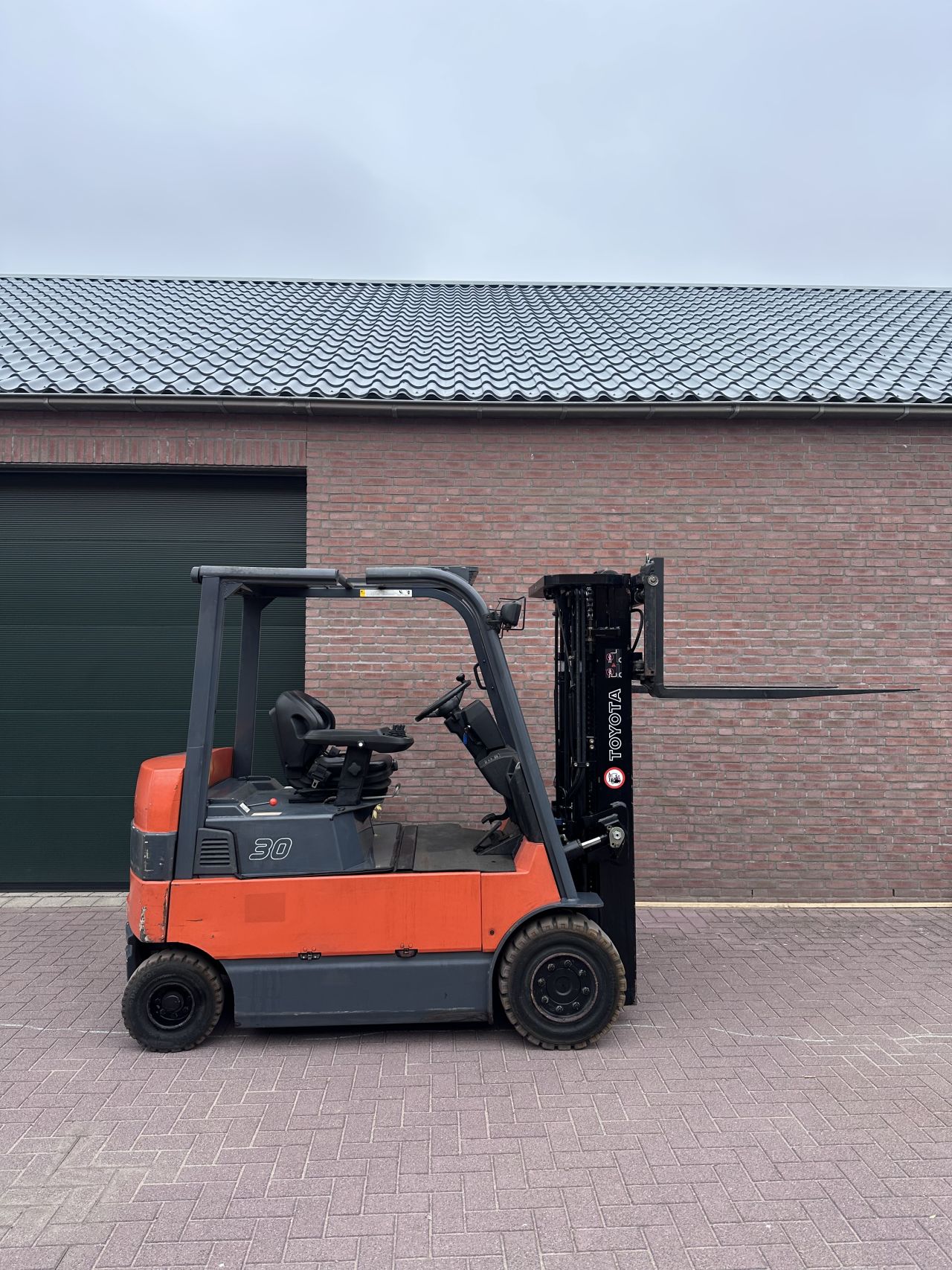 Toyota 7FBMF30 2600 uur accu 85% triplo elektrische heftruck