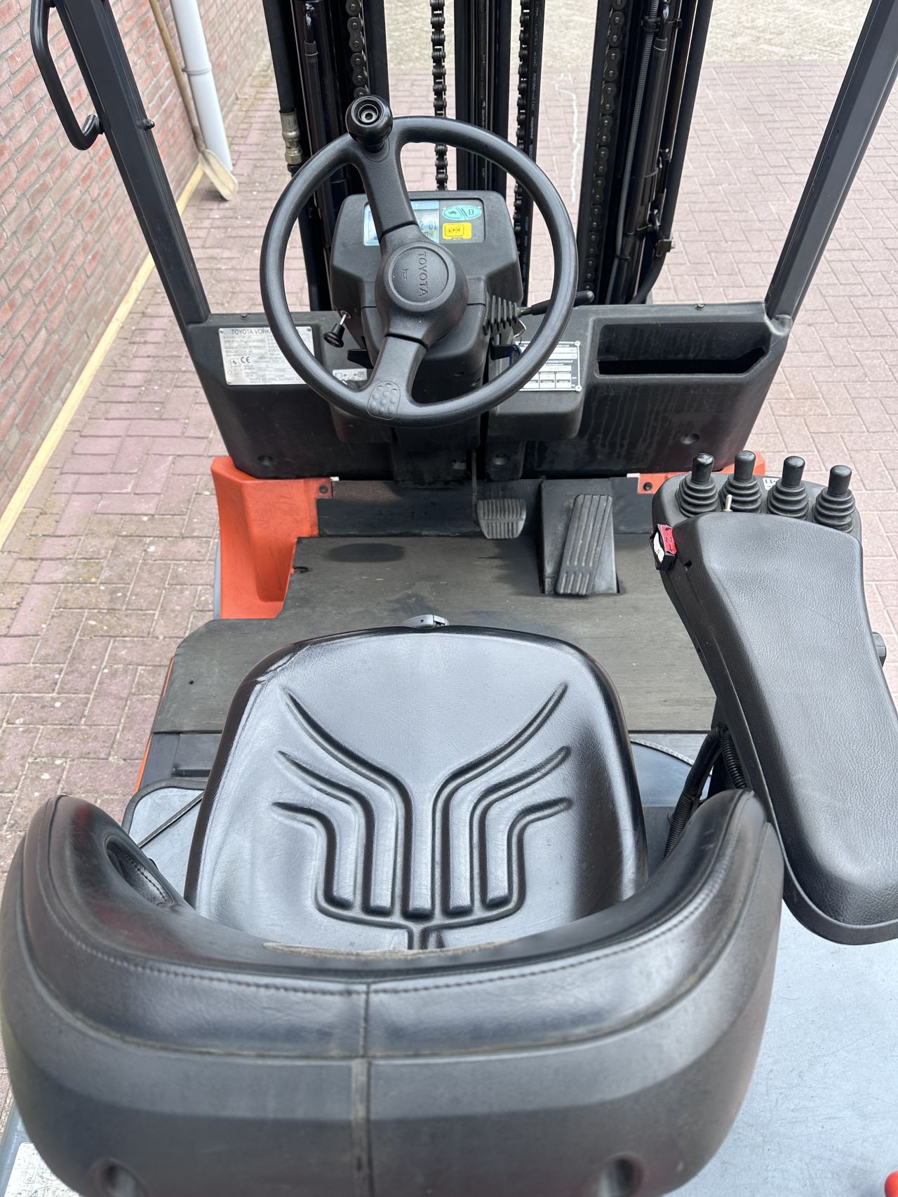 Toyota 7FBMF30 2600 uur accu 85% triplo elektrische heftruck