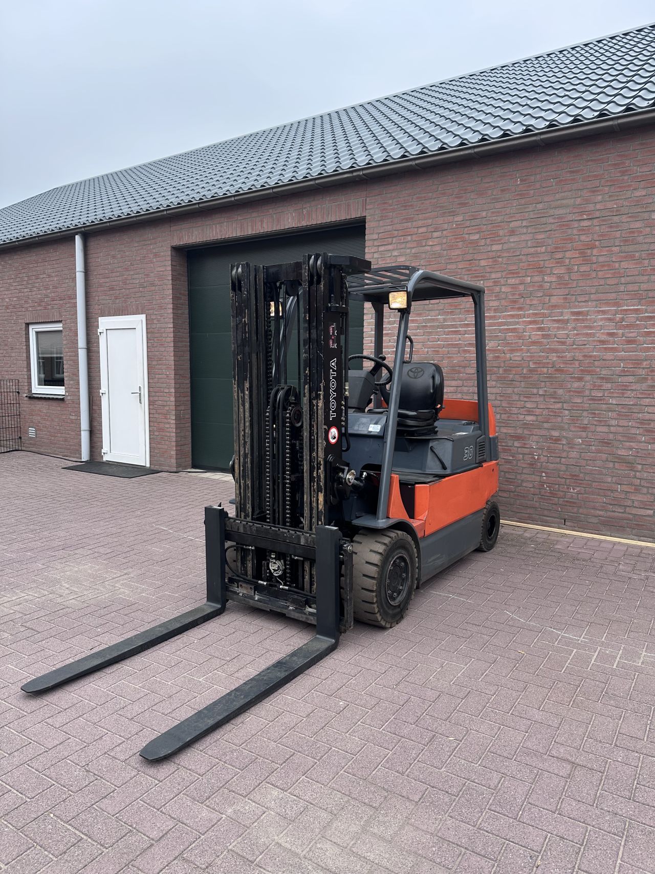 Toyota 7FBMF30 2600 uur accu 85% triplo elektrische heftruck