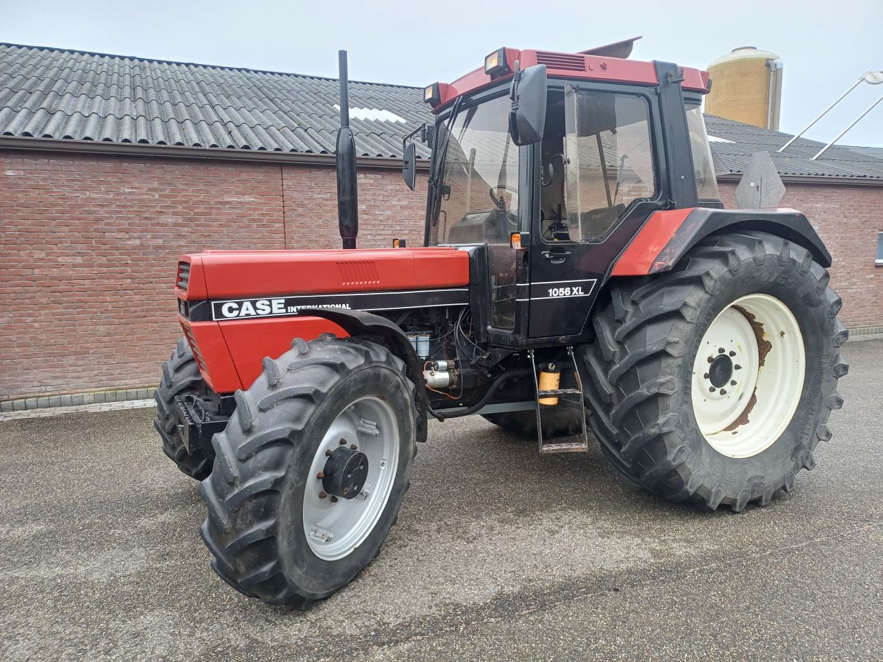 Aangeboden een Case 1056 XL