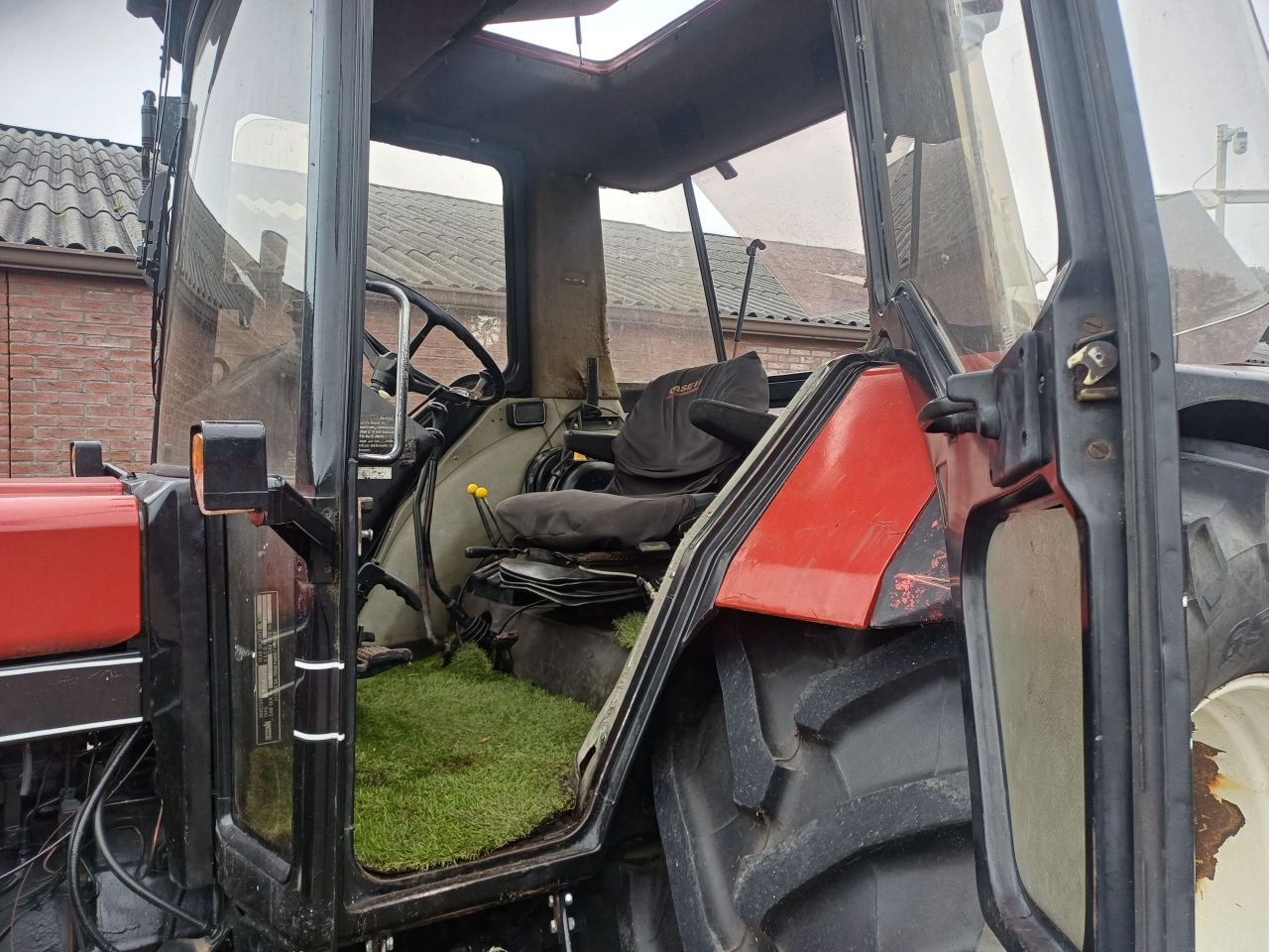 Aangeboden een Case 1056 XL