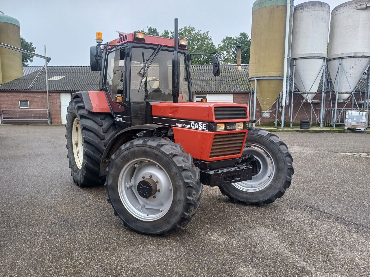 Aangeboden een Case 1056 XL