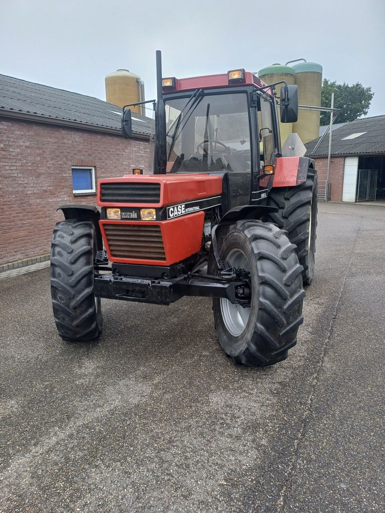 Aangeboden een Case 1056 XL