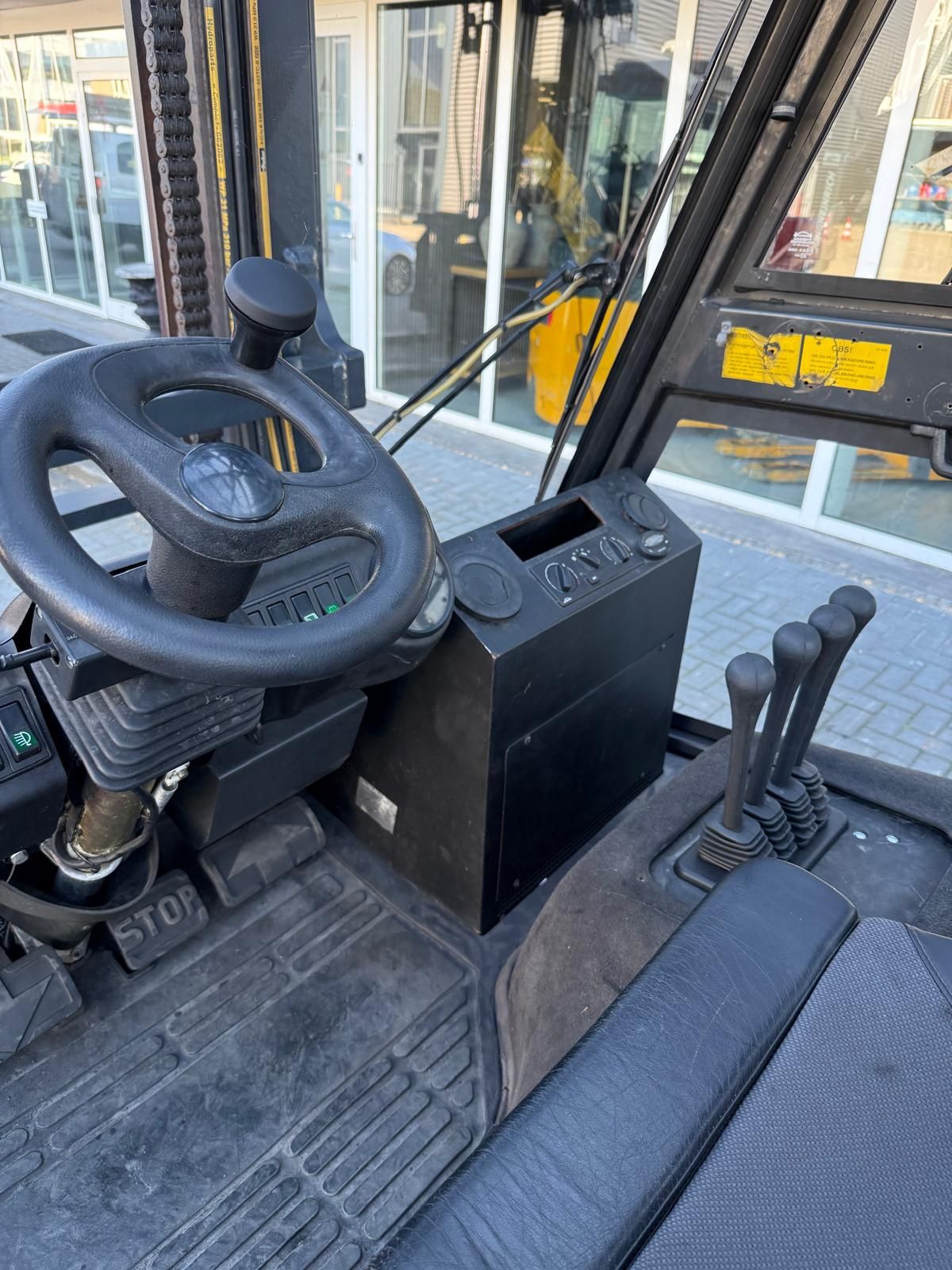 Heftruck Linde H80/900-03 353 2006 met vorkenversteller en Side