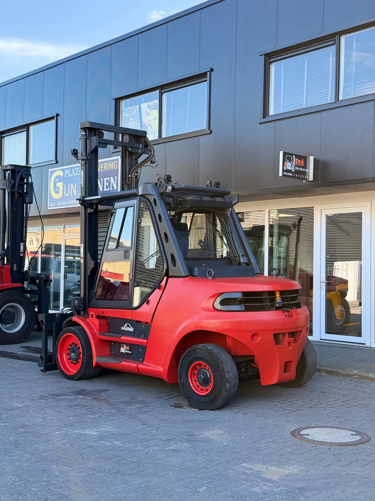 Heftruck Linde H80/900-03 353 2006 met vorkenversteller en Side