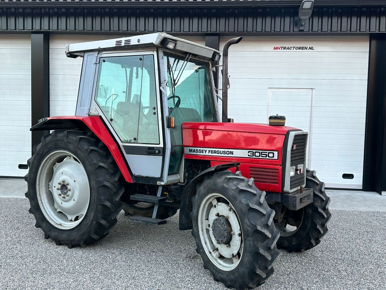 TE KOOP: zeer nette MASSEY FERGUSON 3050