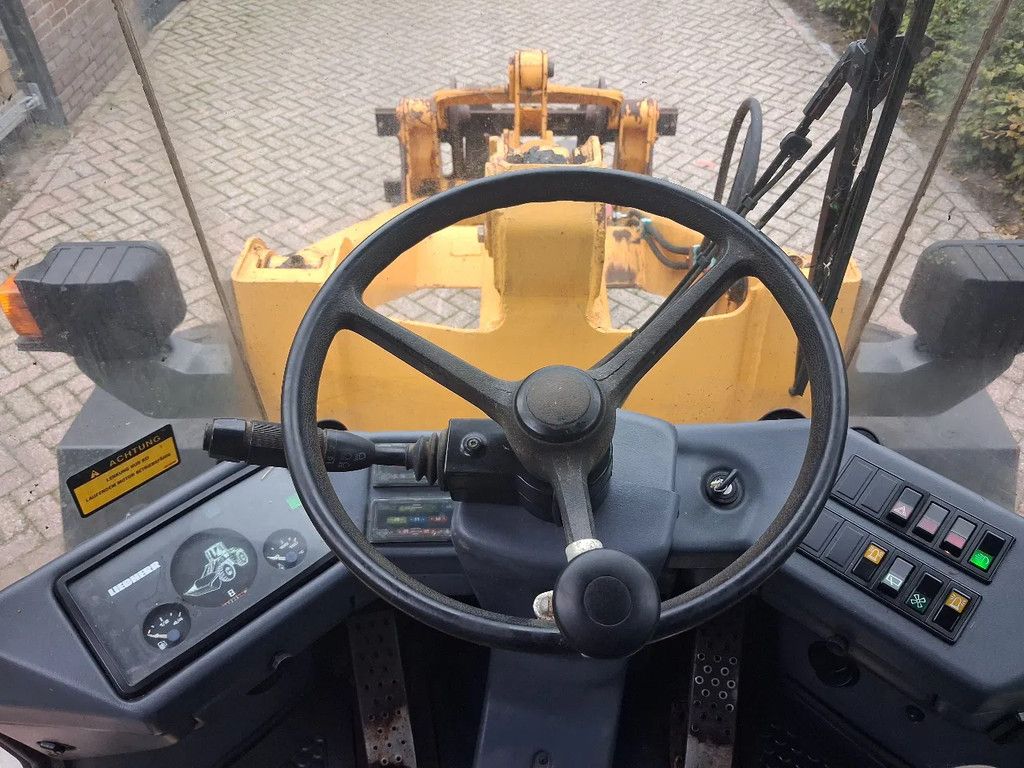 Liebherr 509 shovel met lepels