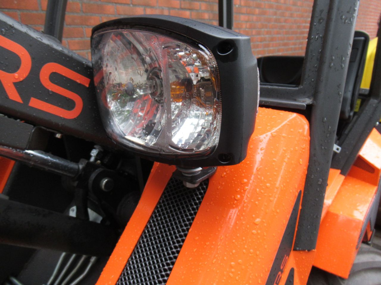 CAST TLX KNIK SHOVELTJE SNELWISSEL EN BAK KUBOTA MOTOR