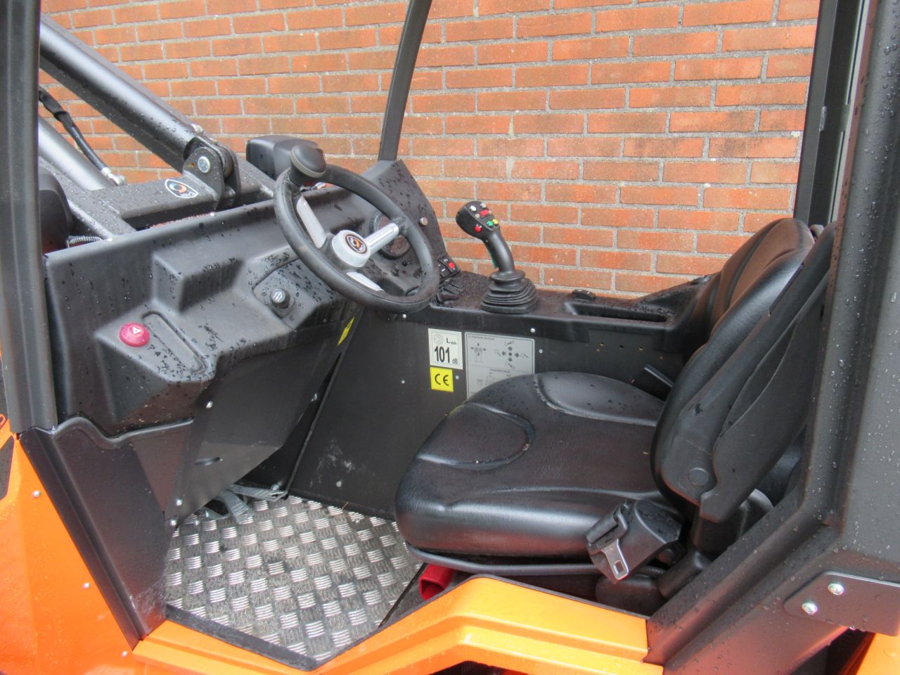 CAST TLX KNIK SHOVELTJE SNELWISSEL EN BAK KUBOTA MOTOR