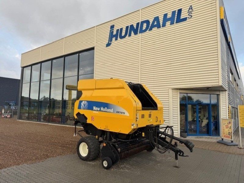 New Holland BR7070