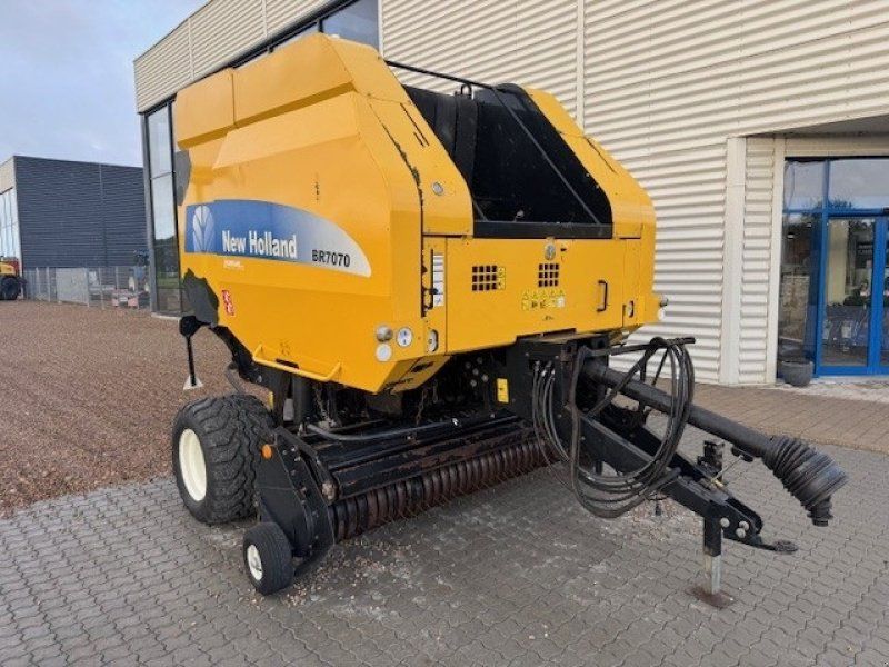 New Holland BR7070