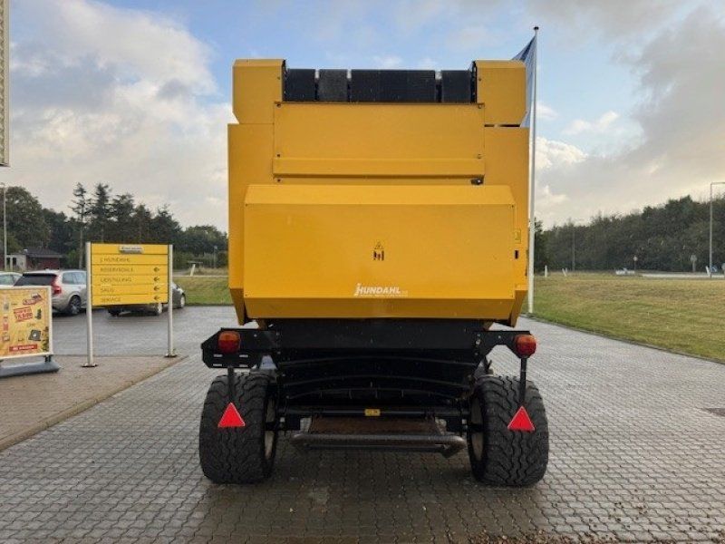 New Holland BR7070