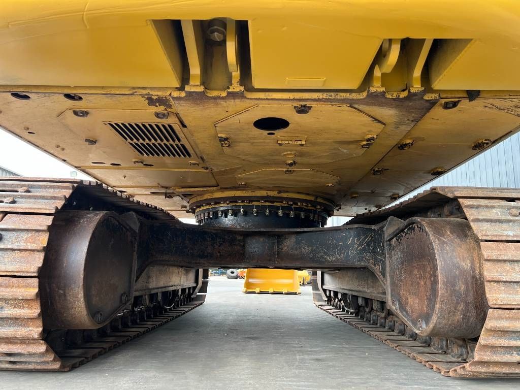 CAT 323D LN