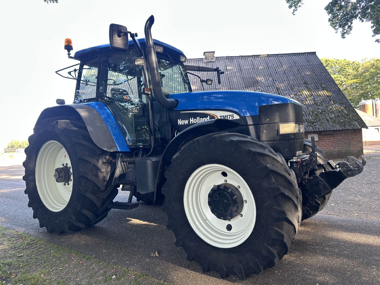 New Holland TM 175