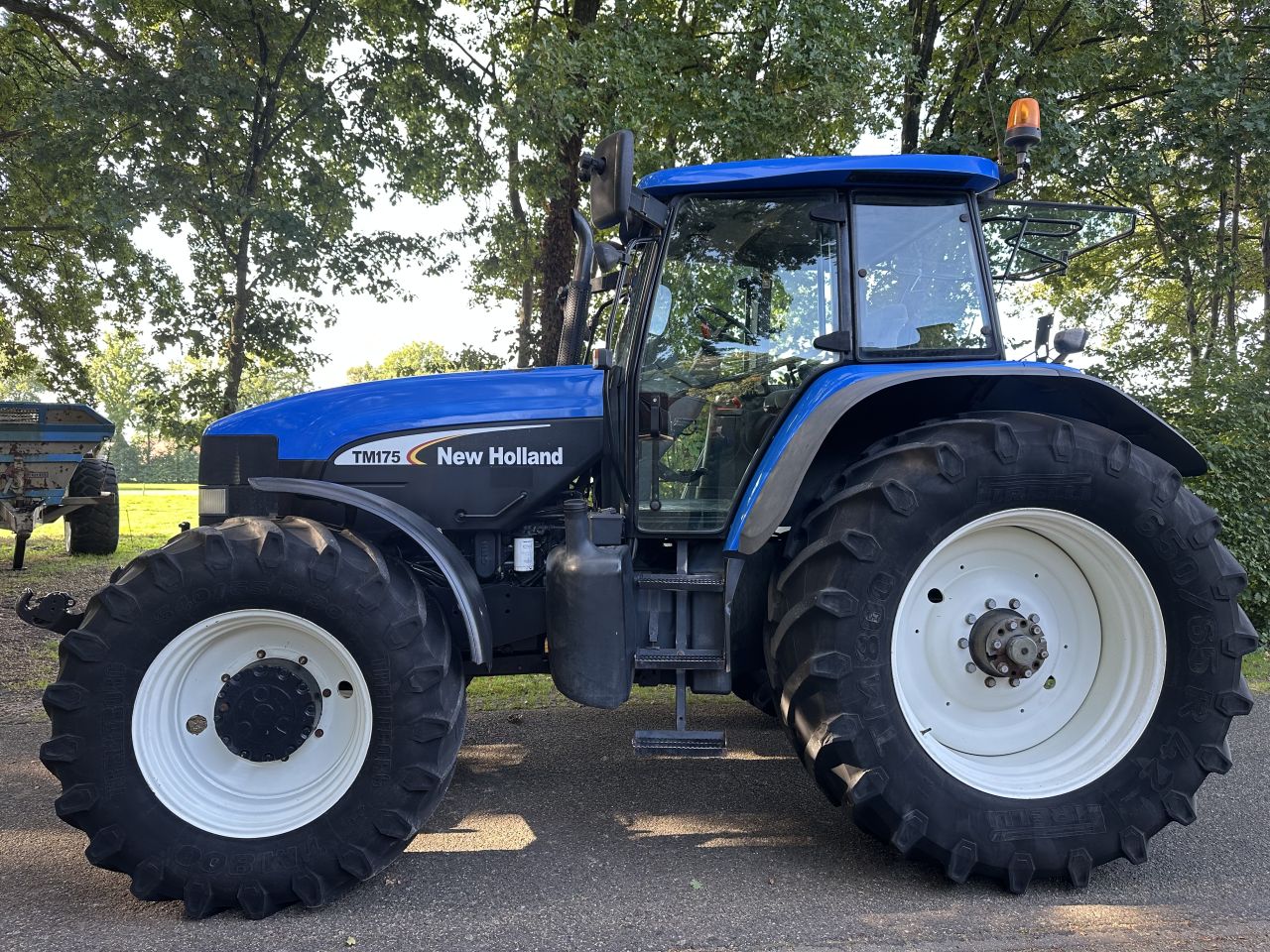 New Holland TM 175