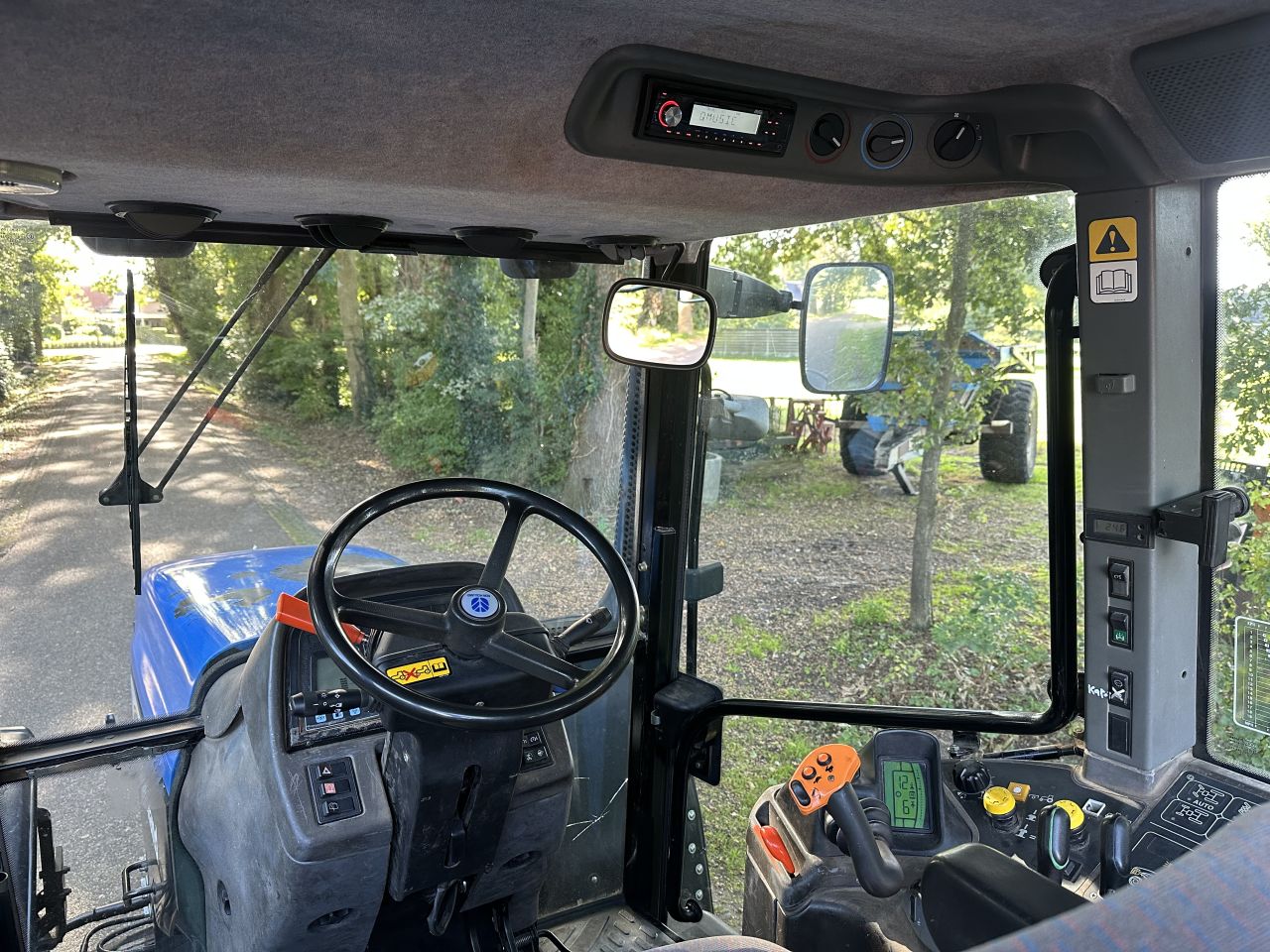 New Holland TM 175