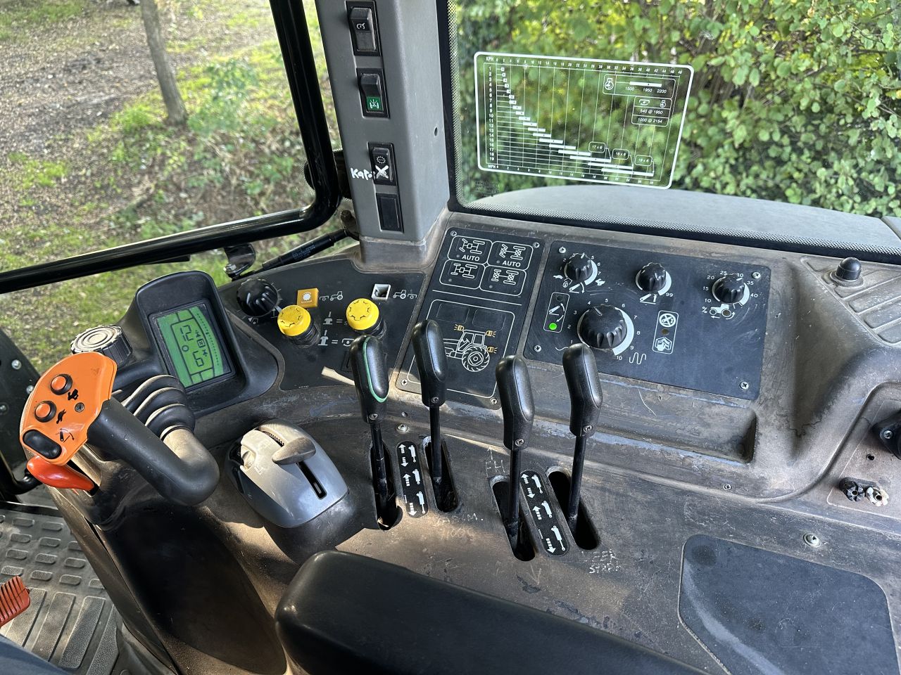 New Holland TM 175