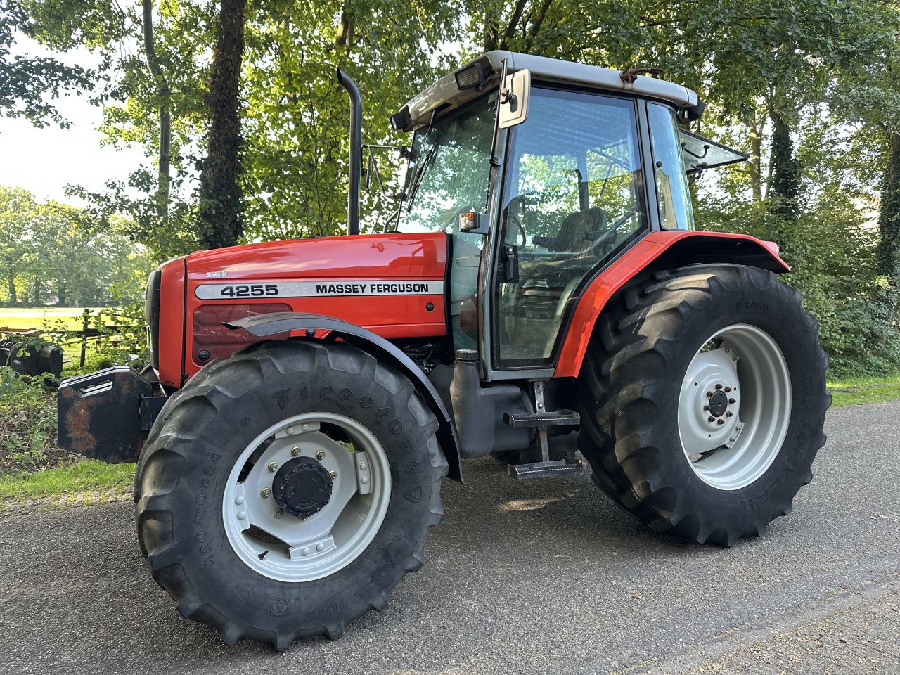 Massey Ferguson 4255