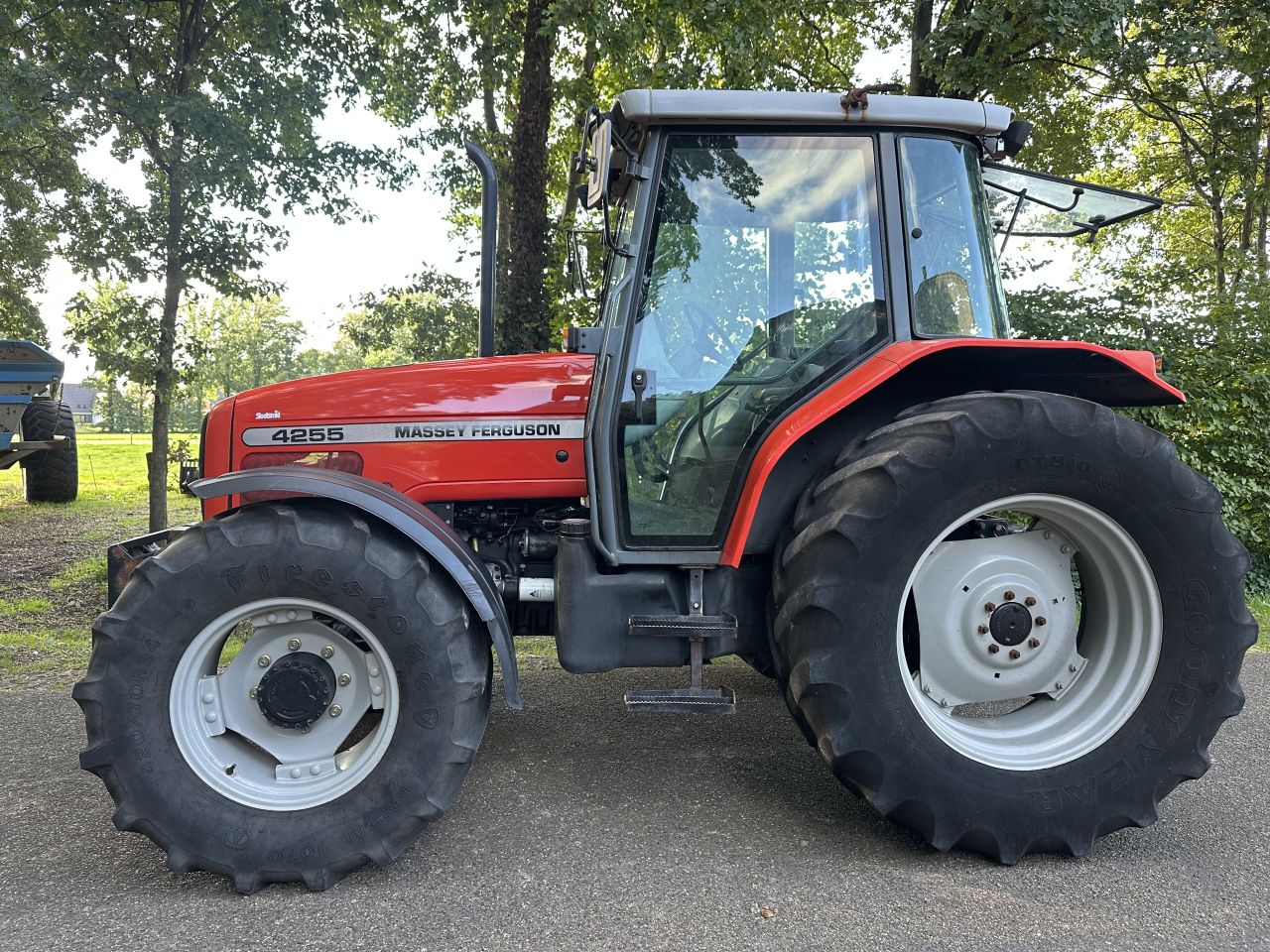 Massey Ferguson 4255