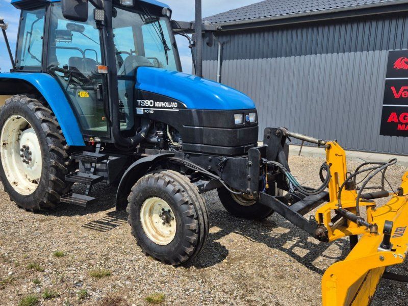 New Holland TS 90 med frontlift