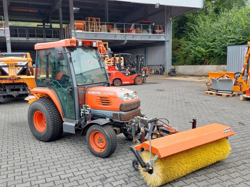 Kubota STV32