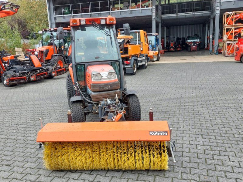 Kubota STV32