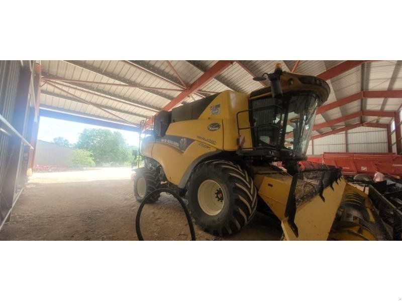 New Holland CR8.90