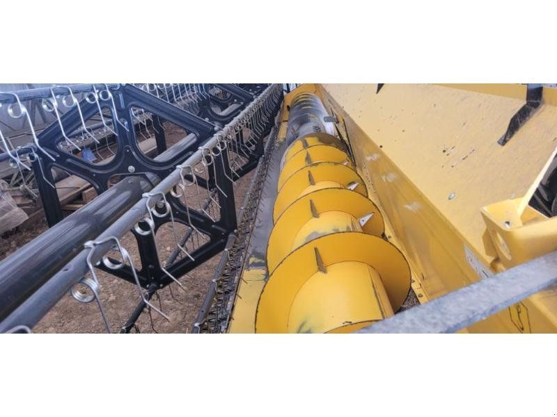 New Holland CR8.90
