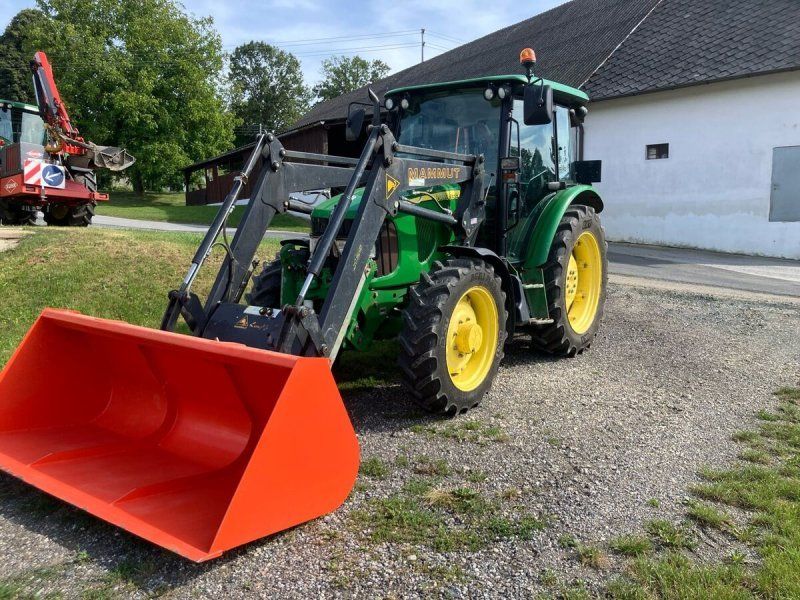John Deere 5820
