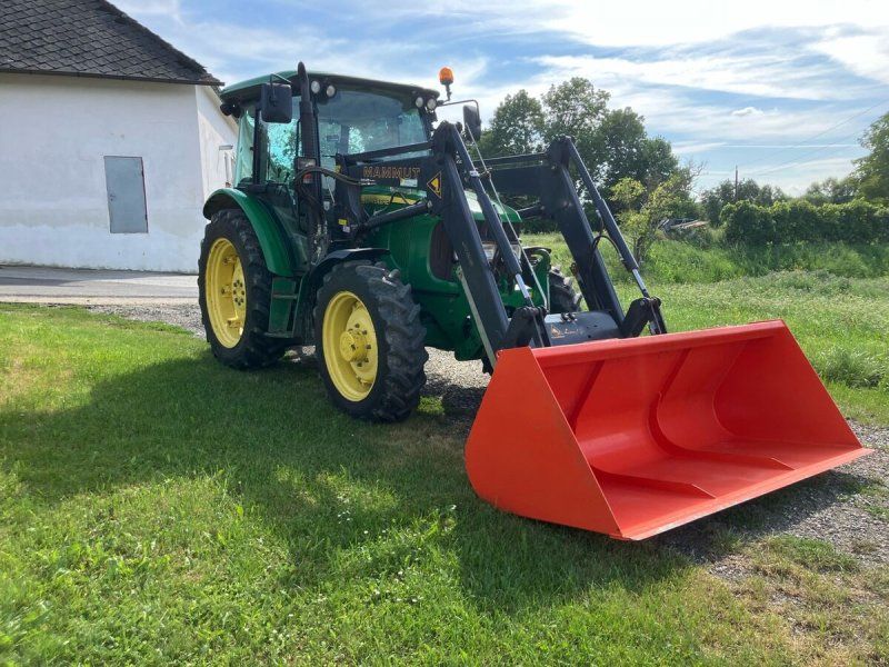 John Deere 5820
