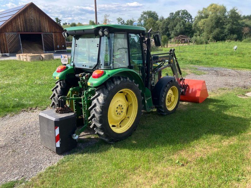 John Deere 5820