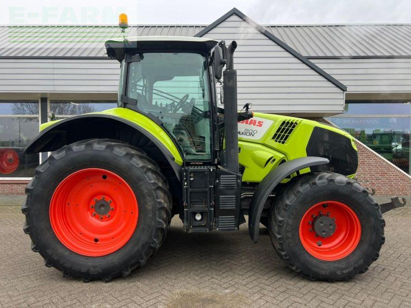 Claas AXION 800