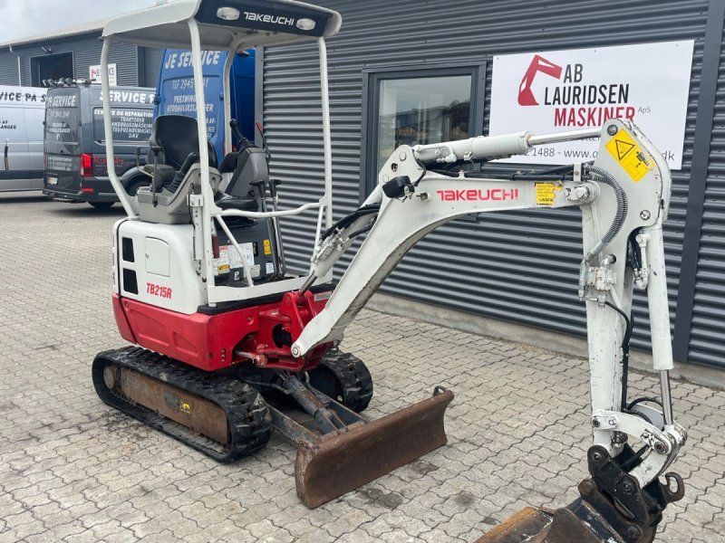 Takeuchi TB 215 med hydraulisk skovl skifte