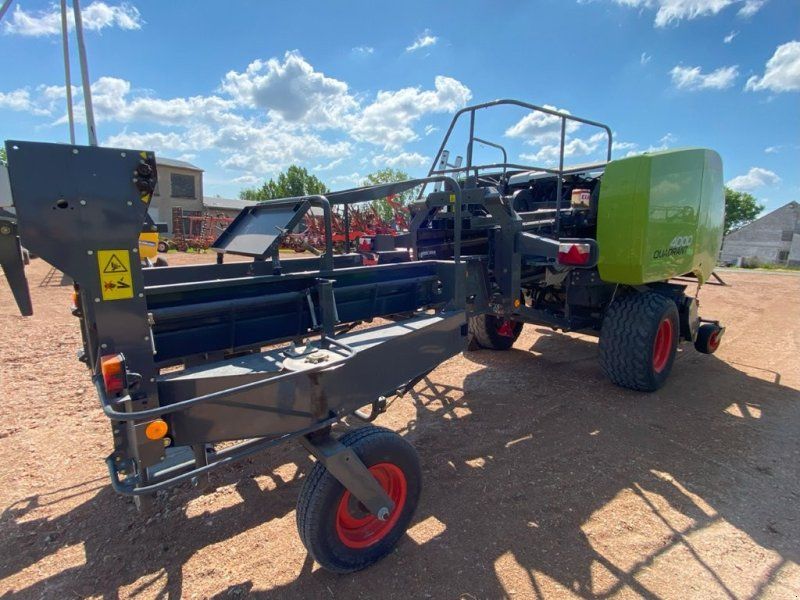Claas Quadrant 4000 mit Sammelwagen