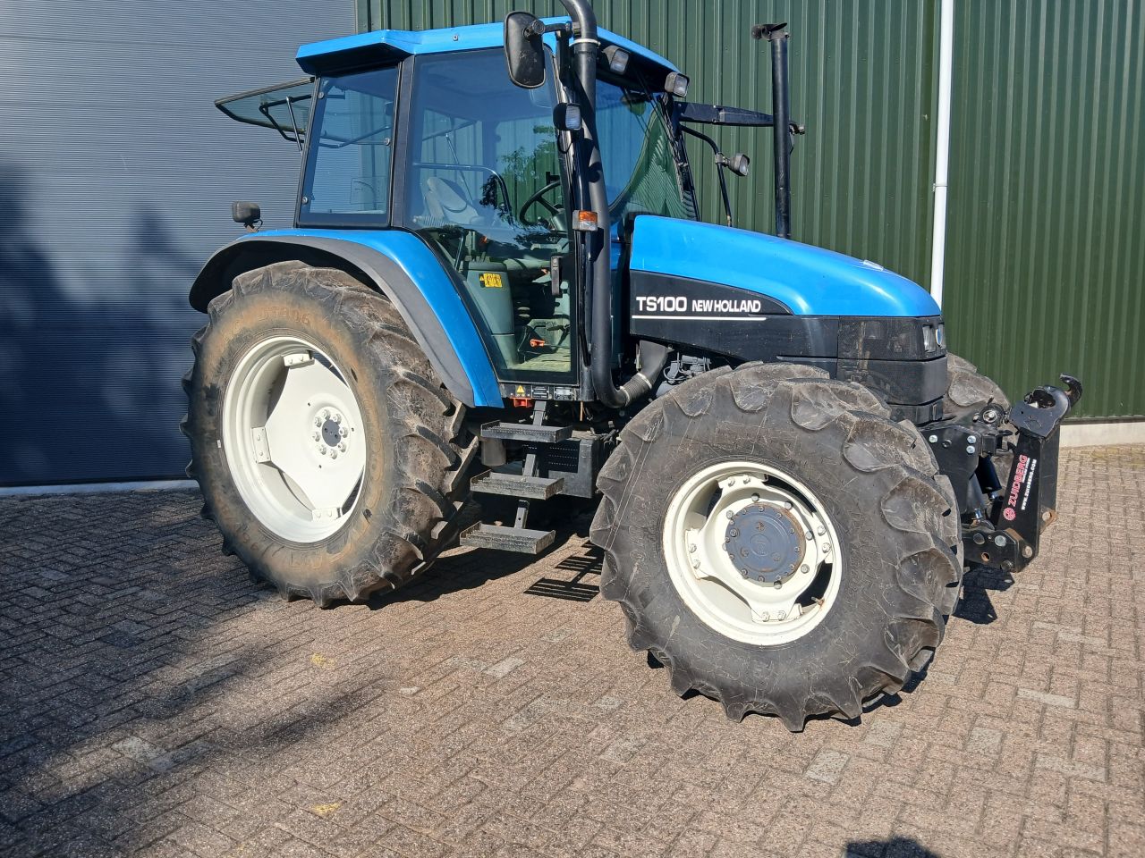 New Holland ts100