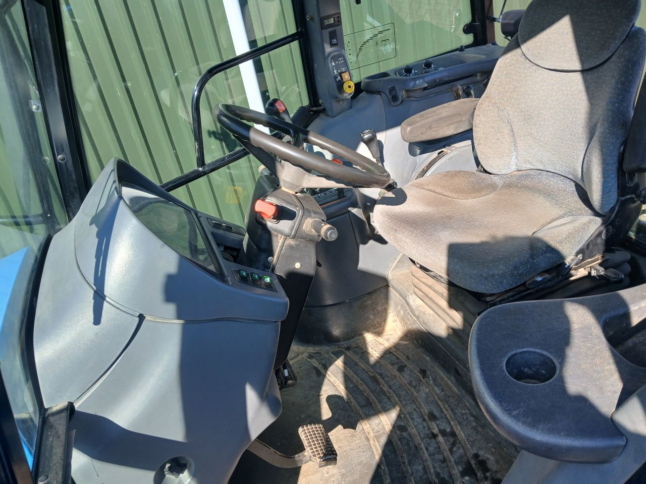 New Holland ts100