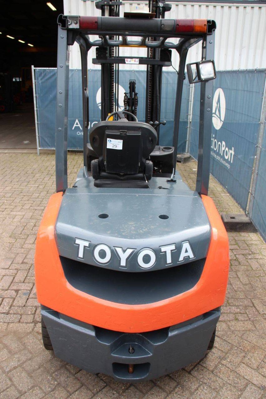 Forklift Toyota 02-8FDF30 Diesel 3000kg 6.0m 2011