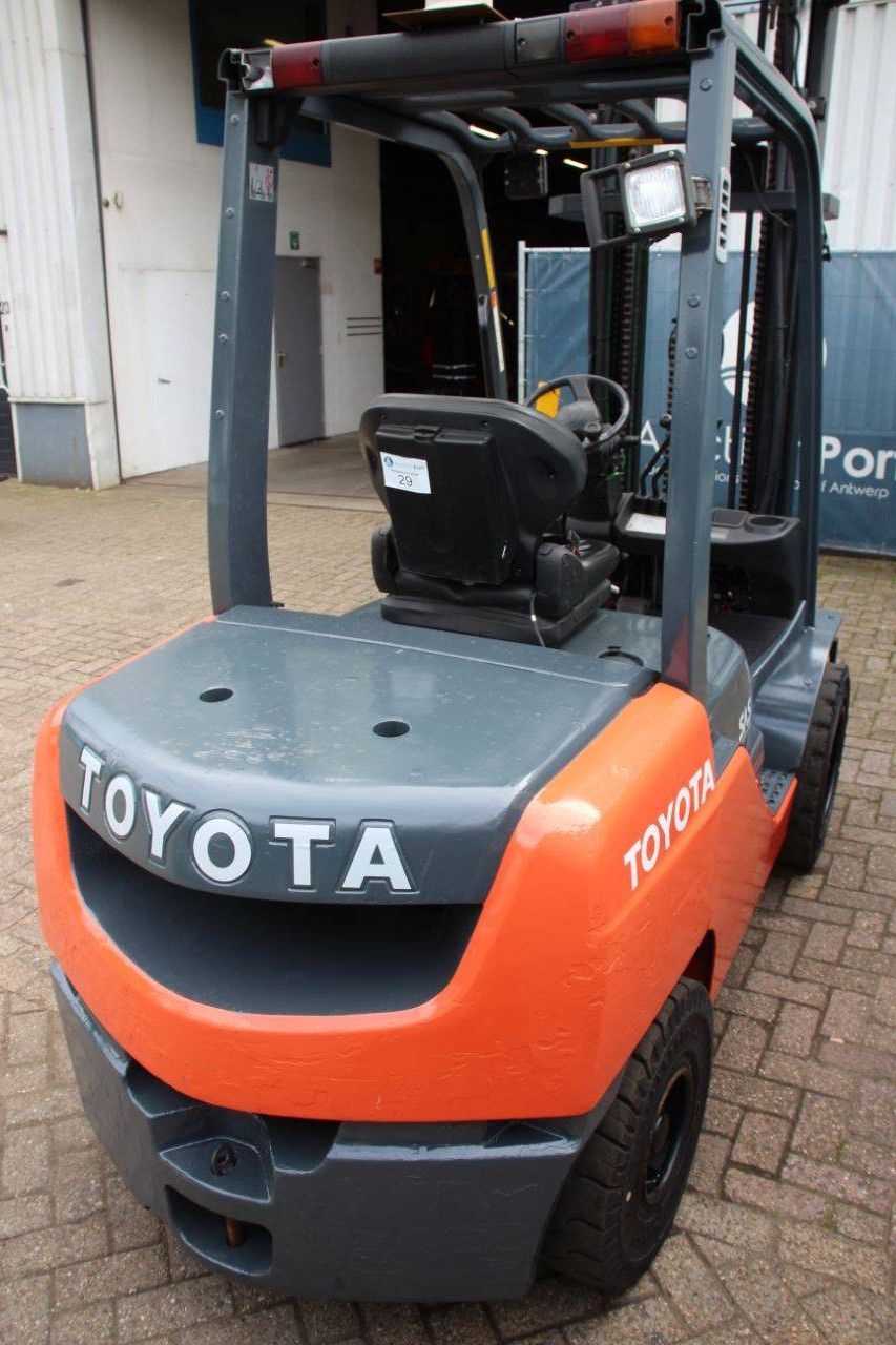 Forklift Toyota 02-8FDF30 Diesel 3000kg 6.0m 2011