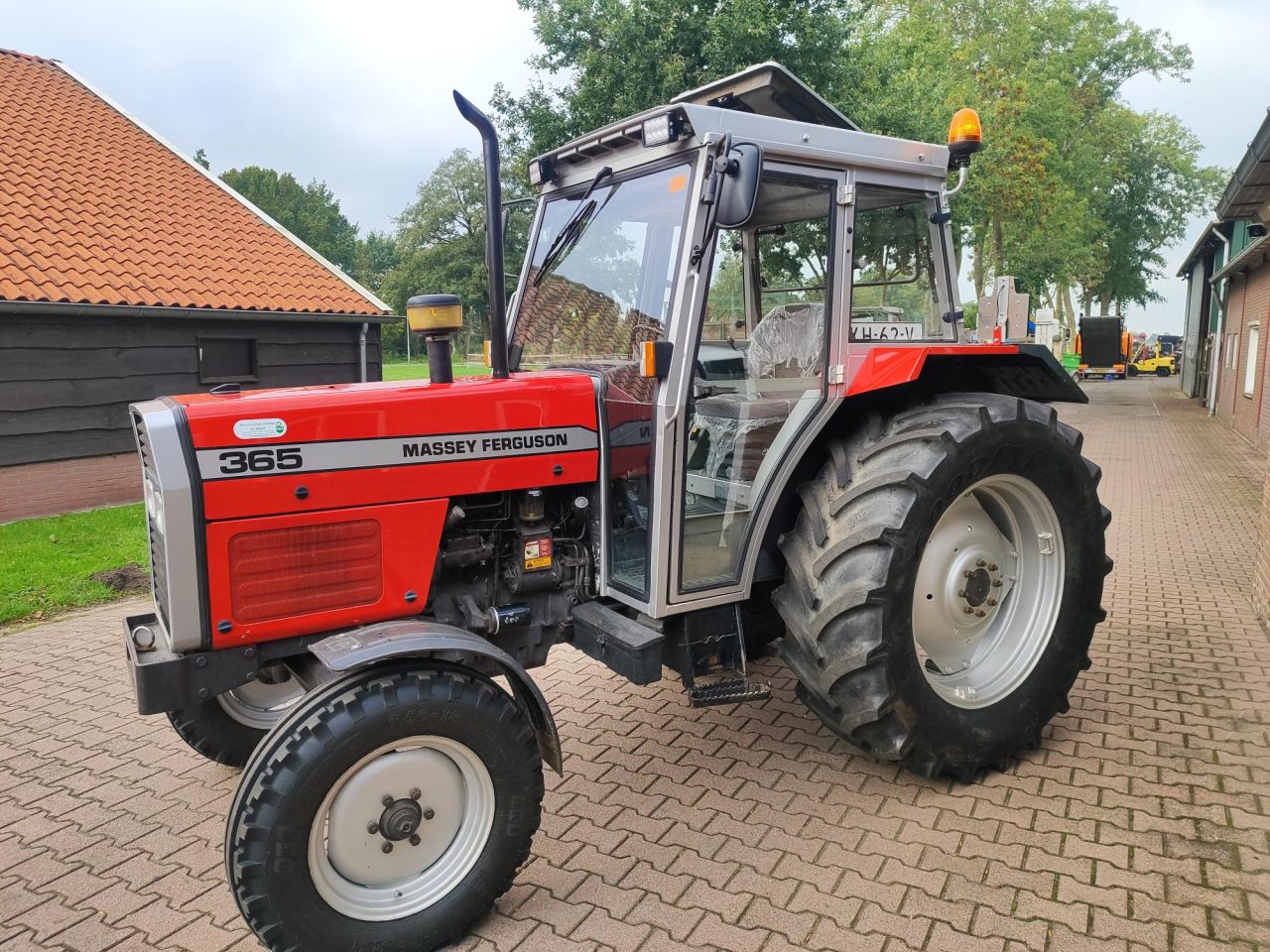 Massey Ferguson 365