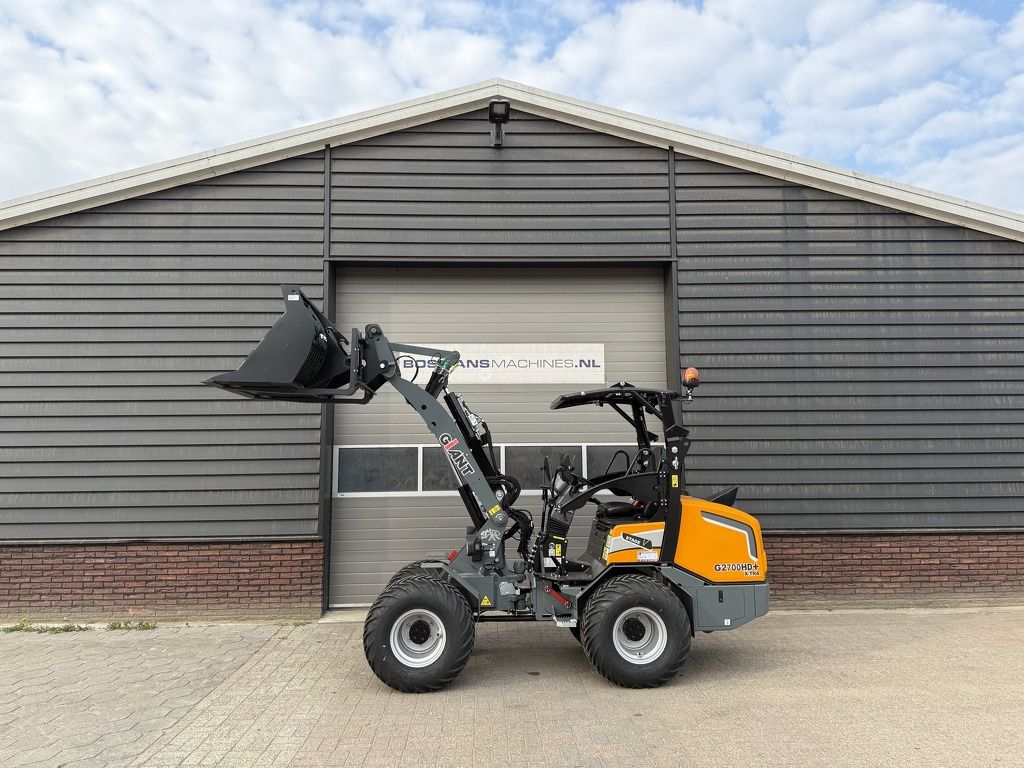 Giant G2700 HD X-TRA + minishovel / kniklader NIEUW