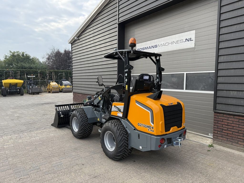 Giant G2700 HD X-TRA + minishovel / kniklader NIEUW