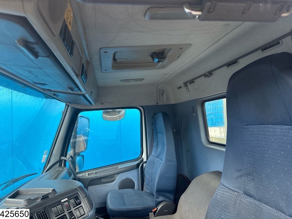 Volvo FM 300 6 X 2, Manual, Steel suspension, Palfinger