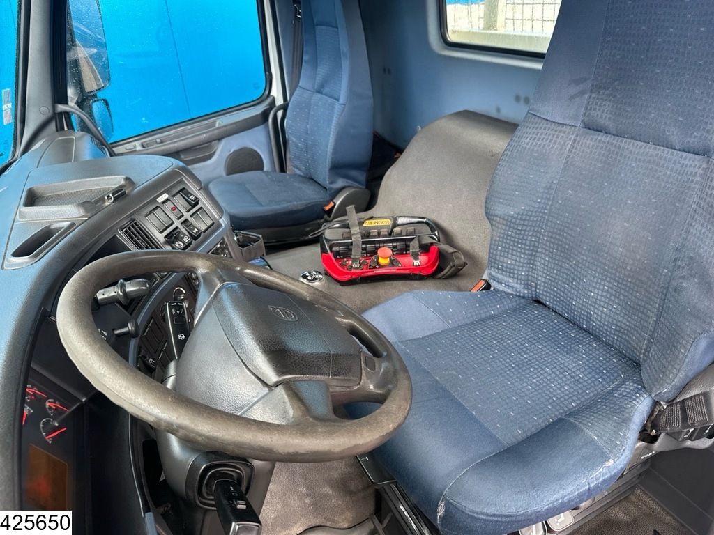 Volvo FM 300 6 X 2, Manual, Steel suspension, Palfinger